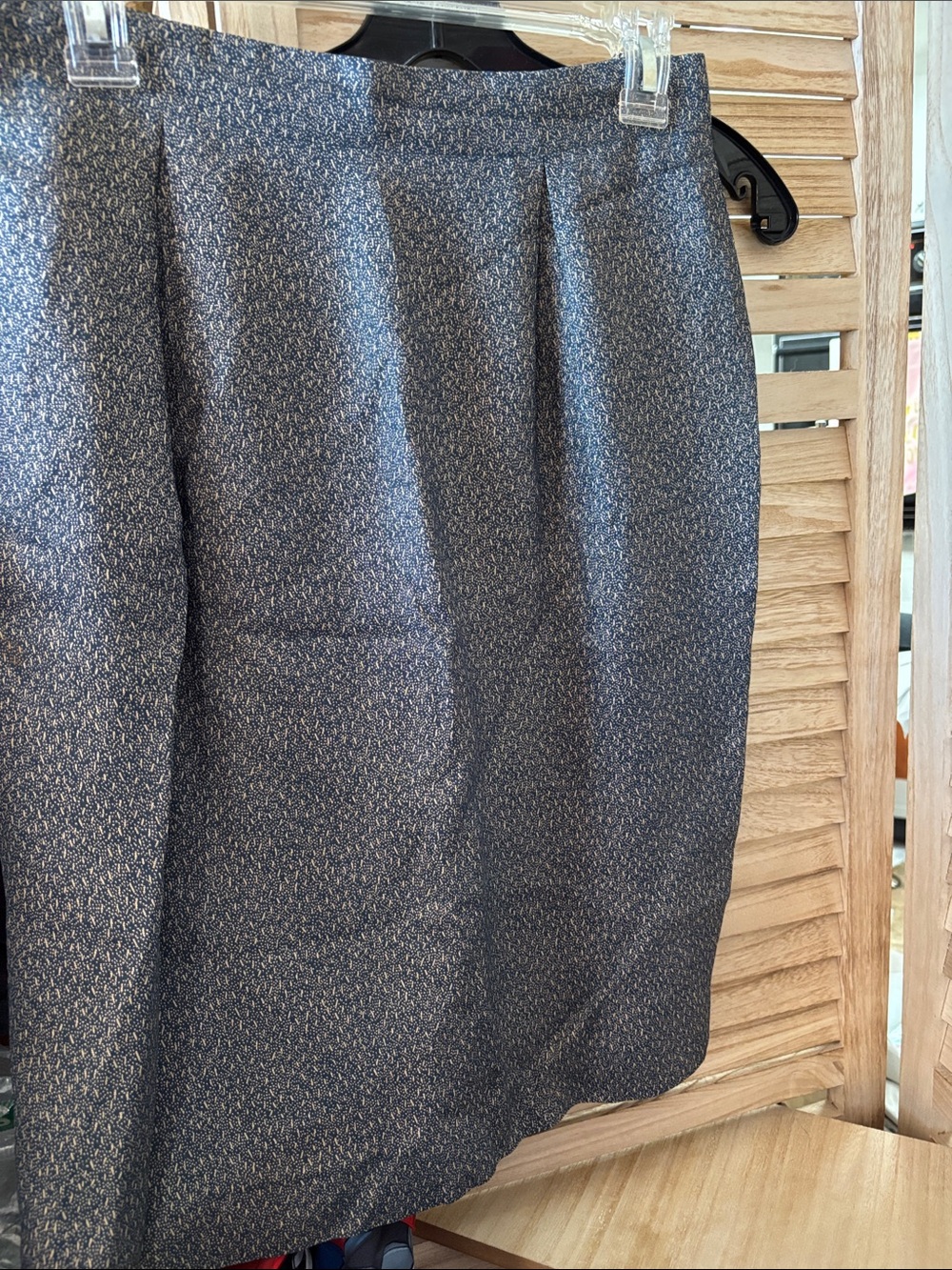 Casual Corner Classic Textured Pencil Skirt in Navy and Tan 8